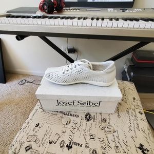 Comfortable Gym Shoes for You!!